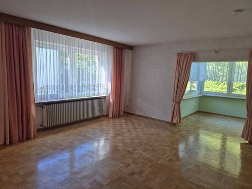Wohnzimmer mit Zugang - 4 Zimmer Einfamilienhaus in Fürth