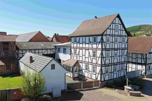 Vorderansicht - Charmantes Ein- bis Zweifamilienfachwerkhaus mit viel Platz und Potenzial