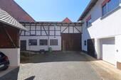 Hof mit Scheune - 