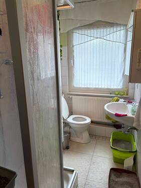 Bad mit Dusche.JPG - 