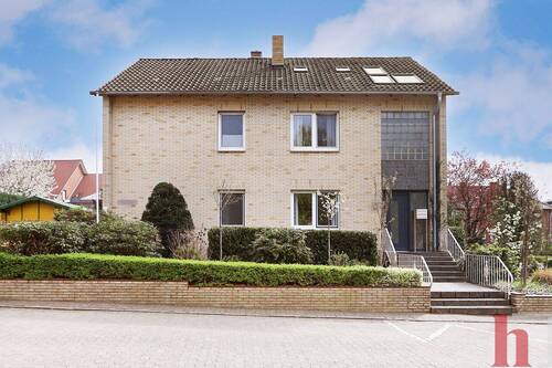 Außen III - 8 Zimmer Mehrfamilienhaus, Wohnhaus in Lohne (Oldenburg)