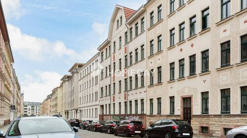 Außenansicht 2 - Gepflegte 2-Zimmer-Wohnung mit Stellplatz - zentral und ruhig in Anger-Crottendorf