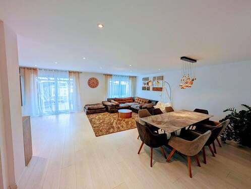 Wohnzimmer - 7 Zimmer Doppelhaushälfte in Illertissen