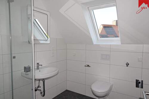 Badezimmer mit Waschmaschinenanschluss - 