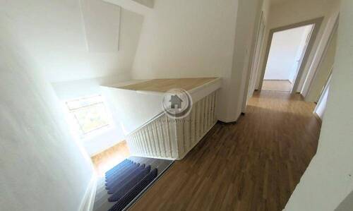 DG - Diele mit Treppenaufgang - 