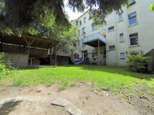 Hausansicht 03 - !!! ImmoPoint !!! NEUE FERNWÄRMEHEIZUNG 2024 - Dachboden Ausbau möglich - WohnGeschäftshaus mit Jugendstilfassade & Garten !!! (IP V 11 HT 275)