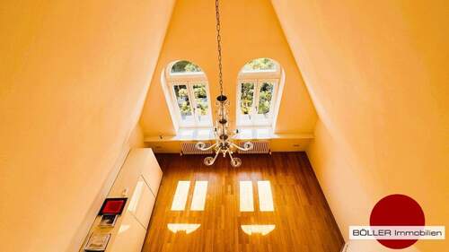 Bis unter die Decke offen - 