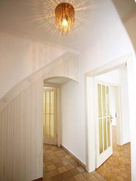 Flur mit Zugang in Wohnräume - 