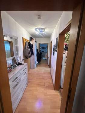 Flur-Dielenbereich - +++Für Singles und Paare! Freundliche 2-Zi. Wohnung im 1.OG ohne Balkon mit PKW Stellplatz in Höchberg+++