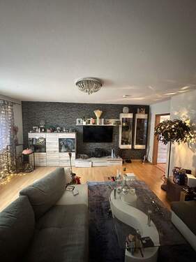 Wohn-Essbereich Bild 3 - Etagenwohnung mit 60,00 m&sup2; in Höchberg zur Miete