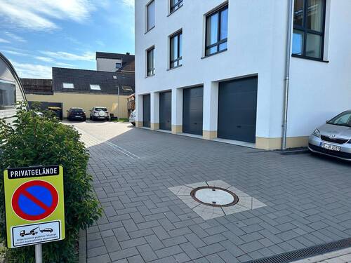 Blick zur Garage - 