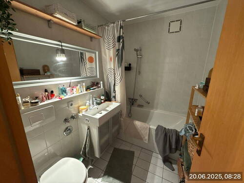 Bad mit Badewanne - 