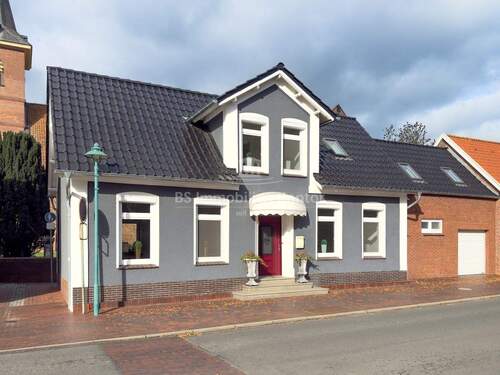 Bild 1 - Vielseitig verwendbar - Saniertes und liebevoll renoviertes Stadthaus mit Charme im Herzen von Bunde