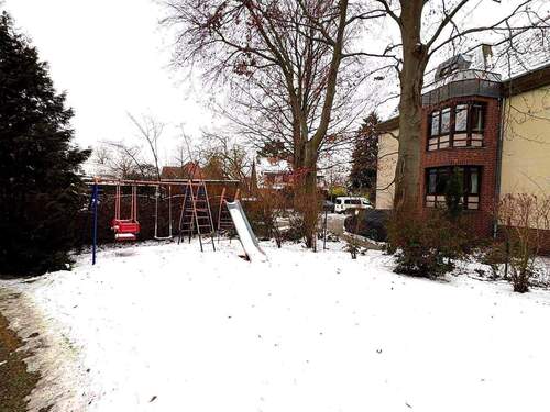 Gemeinschaftsgarten mit kleinem Spielplatz - 