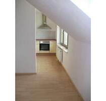 Agnesstr. * EBK, Wanne und Laminat...2-Raum-DG-Whg...schick saniert * - Chemnitz Schloßchemnitz