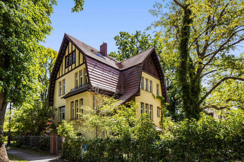 Hausansicht - 8 Zimmer Einfamilienhaus zum Kaufen in Falkensee