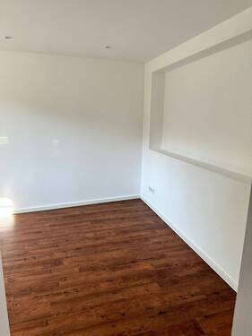 Blick ins Schlafzimmer im Souterrain - 