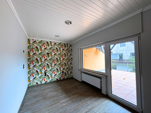 OG - Schlafzimmer mit Zugang zum Balkon - 