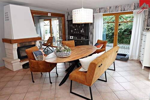 Eszimmer mit gemütlichem Kamin - 