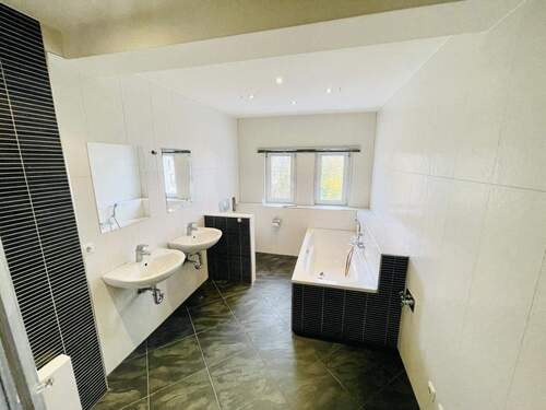 Bad - Etagenwohnung mit 106,70 m&sup2; in Berlin zum Kaufen