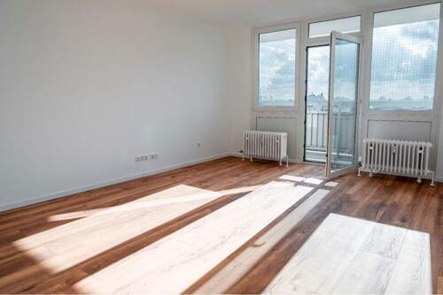 Wohnzimmer - Etagenwohnung mit 62,70 m&sup2; in Hanau zum Kaufen