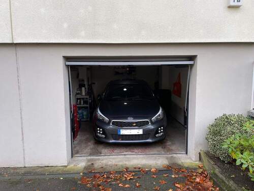Garage mit elektr. Tor - 