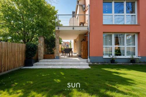 TERRASSE - EXKLUSIVE WOHNUNG MIT PRIVATGARTEN in absoluter Toplage - Eleganz, Komfort und Lage!