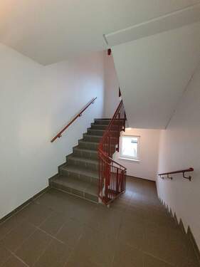Einblick Treppenhaus - Etagenwohnung mit 66,00 m&sup2; in Wismar zur Miete