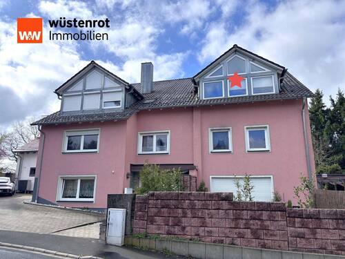 Nordansicht_rechtes DG - 'Spezielle Dachgeschosswohnung' für Individualisten, mit Balkon und Stellplatz