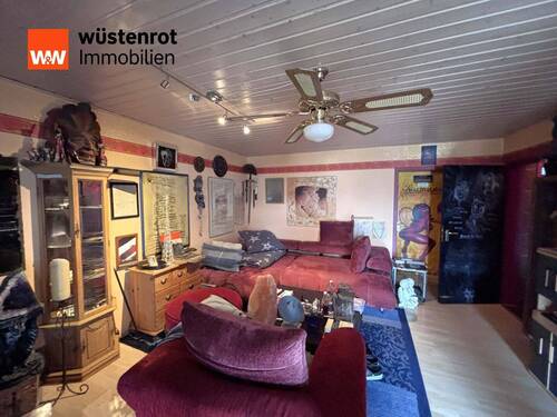 Wohnzimmer mit Balkonzugang - 