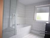 Bad mit Fenster - Etagenwohnung mit 75,00 m&sup2; in Dettingen an der Erms zum Kaufen
