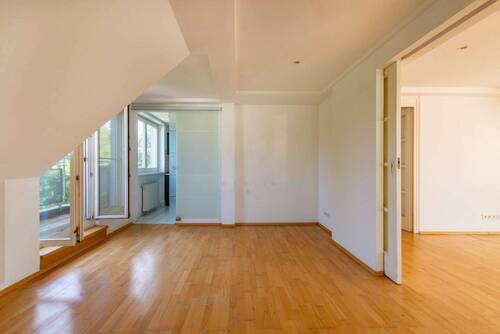 Esszimmer mit kleinem Balkon - Etagenwohnung mit 93,00 m² in Berlin zum Kaufen