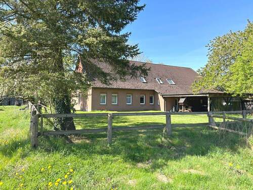 Ansicht Nord fern - Mehrfamilienhaus, Wohnhaus mit 310,00 m² in Rhade / Rhadereistedt zum Kaufen