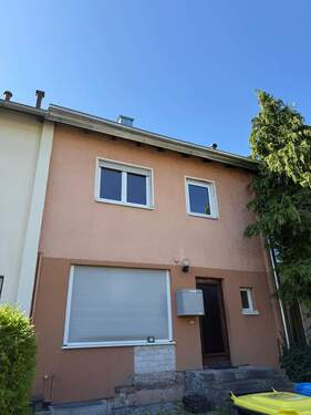 WhatsApp Image 2025-08-12 at 11.26.40 (1) - Reihenmittelhaus mit Potenzial in ruhiger Lage