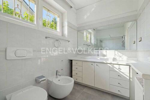 Badezimmer im EG(KI generiert Sommer) - 