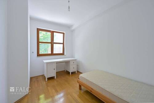 EG Zimmer Eingang - 