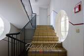 Hausflur mit Aufzug - 