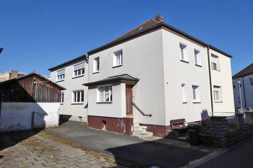 Seitenansicht - 8 Zimmer Doppelhaushälfte zum Kaufen in Bayreuth