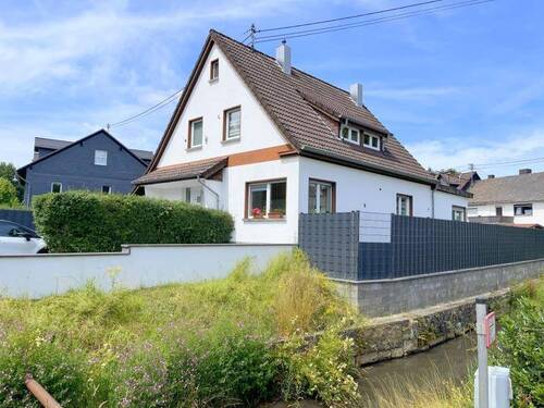 Seitenansicht - 6 Zimmer Einfamilienhaus in Freilingen