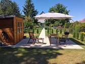 Garten1-Terasse (1) - Eine seltene Perle: komplett modernisierte 3 Zimmer Wohnung mit Garten und Garage in der Gemeinde Liebschützberg OT Gaunitz