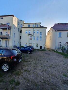 Hof mit Stellplätzen - Mehrfamilienhaus, Wohnhaus zum Kaufen in Neustrelitz