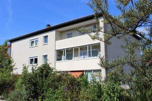 Rückansicht Gebäude - IN RUHIGER UND NACHGEFRAGTER WOHNLAGE: 2-Zimmer-Wohnung