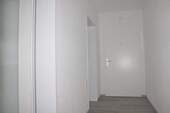 Gleich nach der Wohnungseingangstüre ... - 