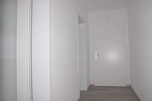 Gleich nach der Wohnungseingangstüre ... - 