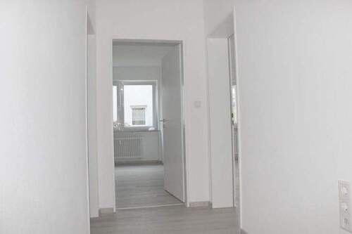 Über den Flur geht es dann ... - 