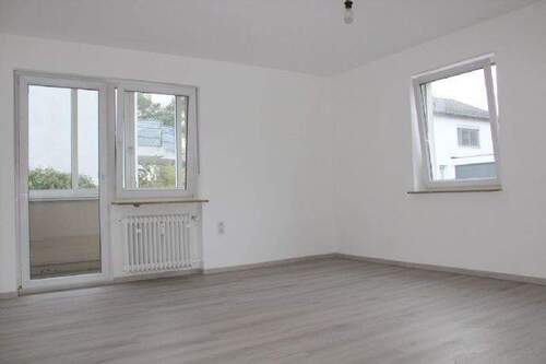 ... mit Zugang zum Balkon - 