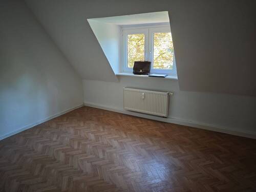 Schlafzimmer - 4 Zimmer Etagenwohnung in Borna