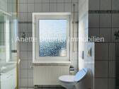 Tageslichtbad mit Wanne und Dusche - 3 Zimmer Etagenwohnung in Alfeld