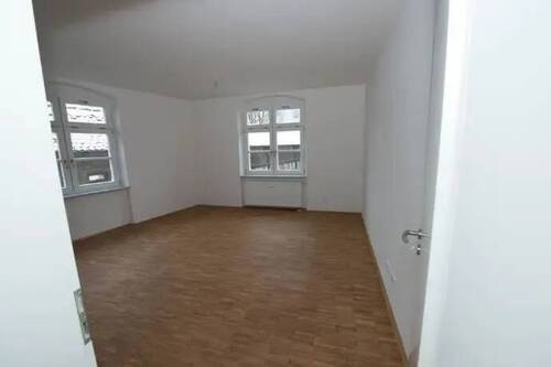 Wohnzimmer - Hier lässt es sich gut wohnen - Attraktive 2 Zimmer Wohnung mit Balkon im Herz der Amberger Altstadt