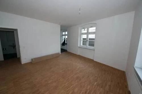 Wohnzimmer - 2 Zimmer Etagenwohnung in Amberg